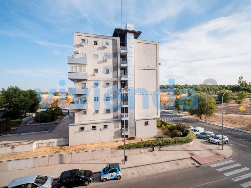 Foto c4bbb4bc-8e86-4dd6-8904-31082cc41b47. Etagenwohnung mit heizung parking in Apóstol Santiago Madrid