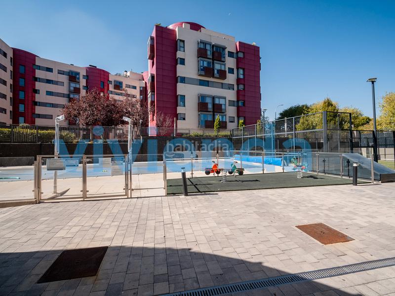 Foto 141443ba-4c7e-4899-afb5-3c6894509b15. Flat with heating parking pool in Sanchinarro Madrid