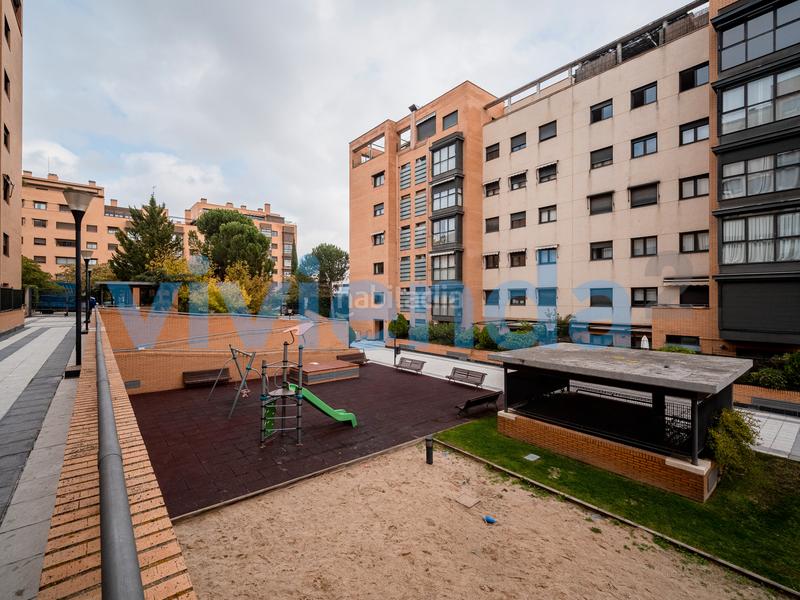 Foto 30eb8e8a-8fae-42d9-a83b-7564d03252fa. Pis amb calefacció aparcament a Sanchinarro Madrid