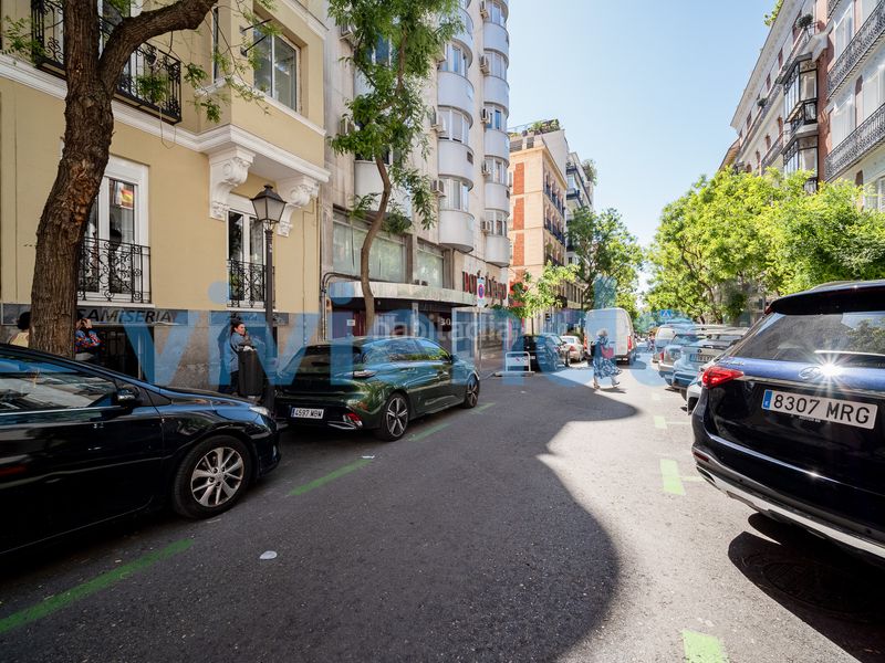 Foto d9f37f0f-dfce-479c-bcfc-343c80fb8ce8. Pis amb calefacció a Recoletos Madrid