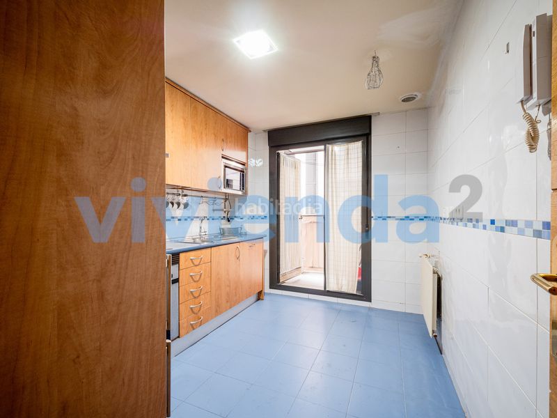 Foto 8d789fde-e77f-45cb-80f1-584cab65e90f. Pis amb calefacció aparcament piscina a Palomeras Sureste Madrid