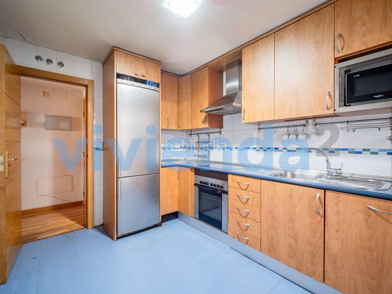 Foto b4bf6b3b-9f3d-4751-848e-e7d977dafb3a. Pis amb calefacció aparcament piscina a Palomeras Sureste Madrid