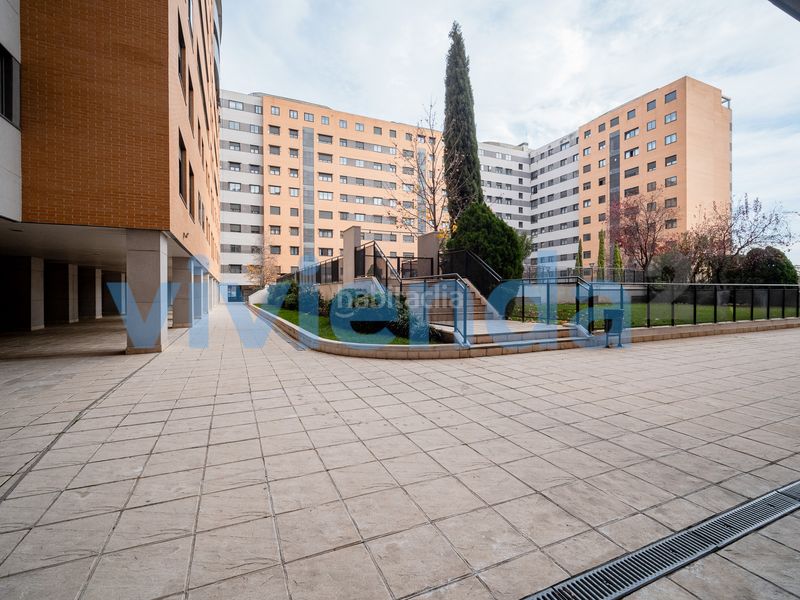Foto d3cf8901-c831-465e-a986-f478519984a0. Pis amb calefacció aparcament piscina a Palomeras Sureste Madrid