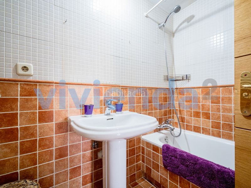 Foto e770f3da-0258-4054-9ecf-8d48ad5df8af. Pis amb calefacció aparcament piscina a Palomeras Sureste Madrid