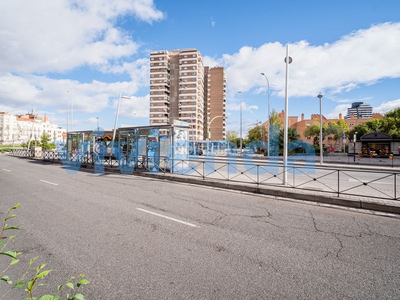 Foto bf1e2d55-7b47-460e-9d5f-f8e526e020f9. Pis amb calefacció a Almendrales Madrid
