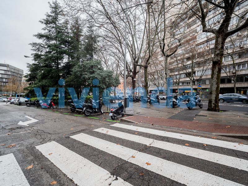 Foto 633b4bc6-1c7e-46f6-95d7-b05678bf4c88. Aparcament cotxe a El Viso Madrid
