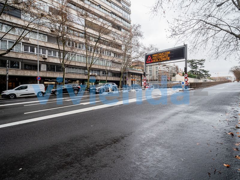 Foto 68fd53e5-5b24-48ad-8fb6-e0fb11a94f2b. Aparcament cotxe a El Viso Madrid