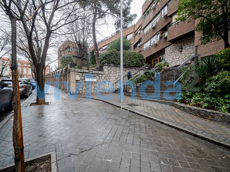 Foto 95bb819e-0a63-414a-a940-53be07c092ed. Aparcament cotxe a El Viso Madrid