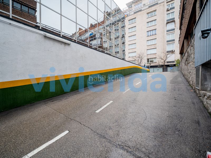 Foto ba85007c-f4ea-4080-8fac-2a0c3e2784b6. Aparcament cotxe a El Viso Madrid