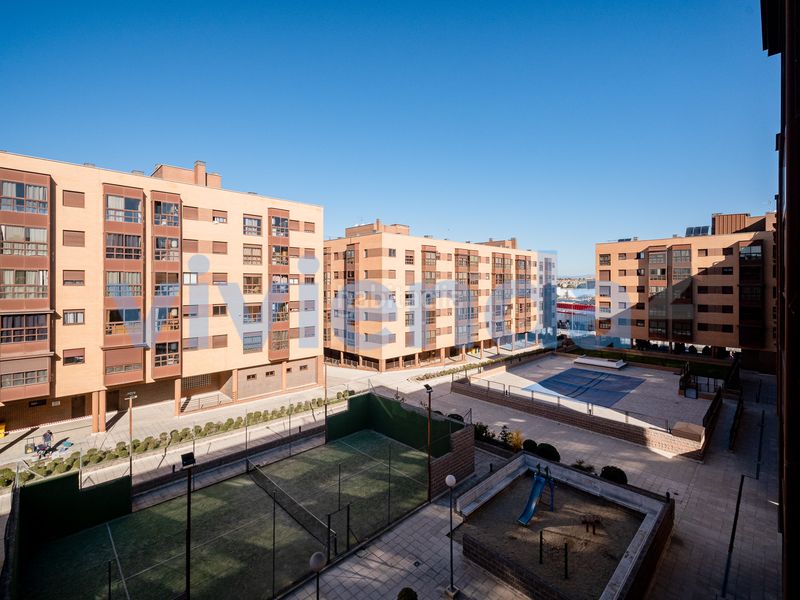 Foto 518ac6e4-e3ca-409d-a213-e6816f4661a2. Pis amb calefacció aparcament piscina a Rejas Madrid