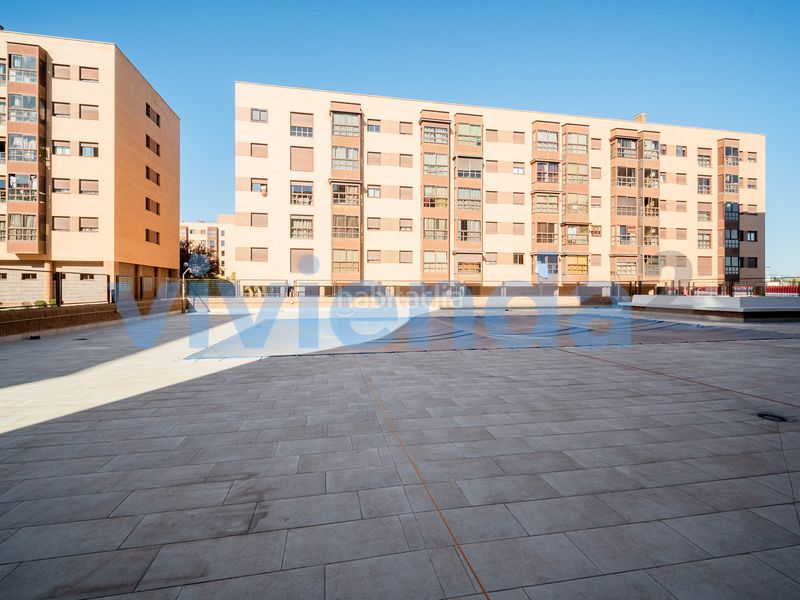 Foto 9fcbf92f-ae27-4169-b960-8c6a9158f968. Pis amb calefacció aparcament piscina a Rejas Madrid