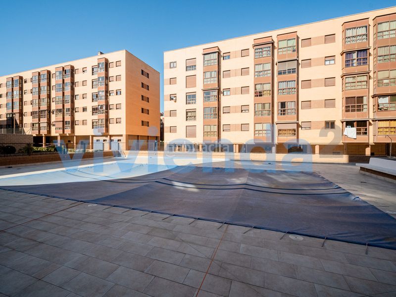 Foto e23fa2a8-0735-4bf0-aadb-67a1016d6fe6. Pis amb calefacció aparcament piscina a Rejas Madrid