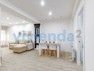 Rent Flat  Calle de la unión. Piso en palacio, 80 m2, 2 dormitorios, 2 baxf1os, 1.800 euros