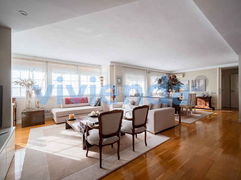 Foto 2f6cf578-b26c-4867-8c87-a0e067bb6bf9. Pis amb calefacció aparcament piscina a Nueva España Madrid