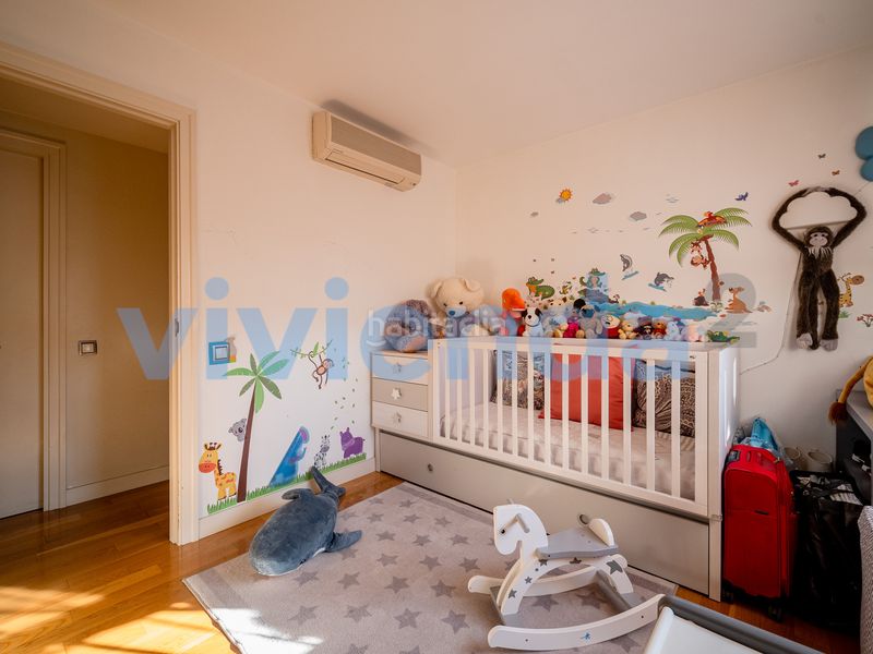 Foto 7bf1b6eb-58f3-42bb-9767-8bfbf4aef4e0. Pis amb calefacció aparcament piscina a Nueva España Madrid