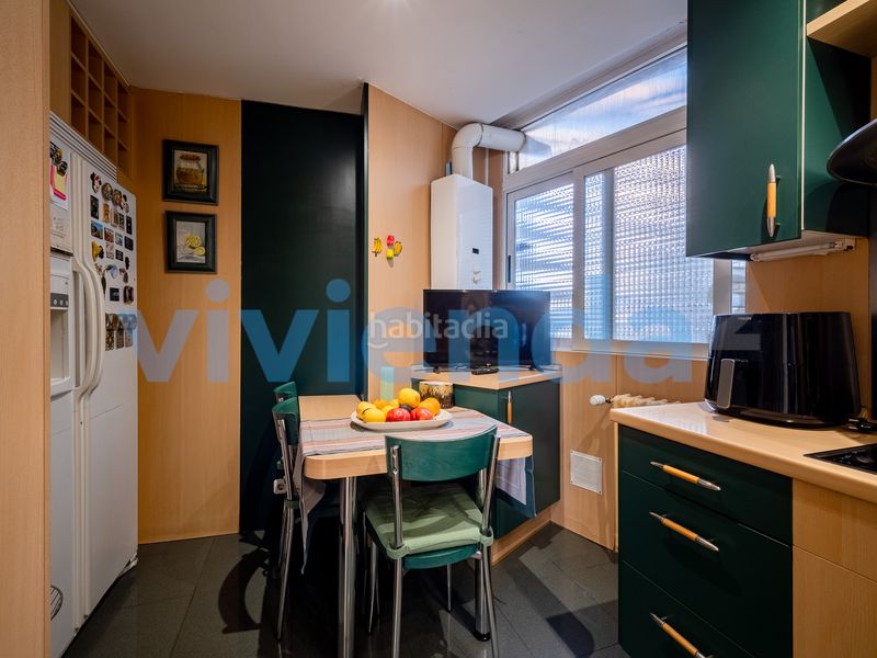 Foto f5aa5ad6-9f70-4a86-8e19-36f0f6727e6f. Pis amb calefacció aparcament piscina a Nueva España Madrid