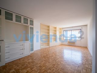Miete Etagenwohnung  Calle cardenal marcelo spínola. Piso en castilla, 140 m2, 3 dormitorios, 2 baxf1os, 2.250 euros