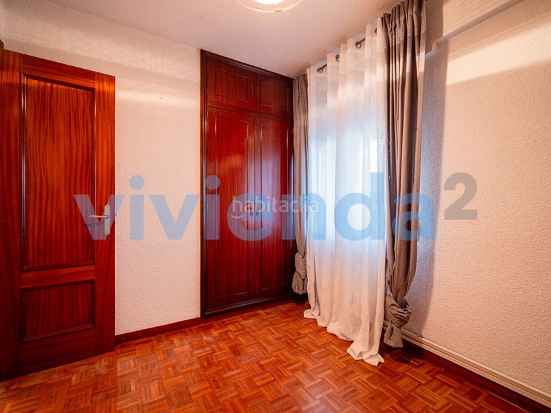 Foto b9e2d63b-1ed8-4e0f-ba0c-43b13d8c9e07. Pis amb calefacció a Apóstol Santiago Madrid