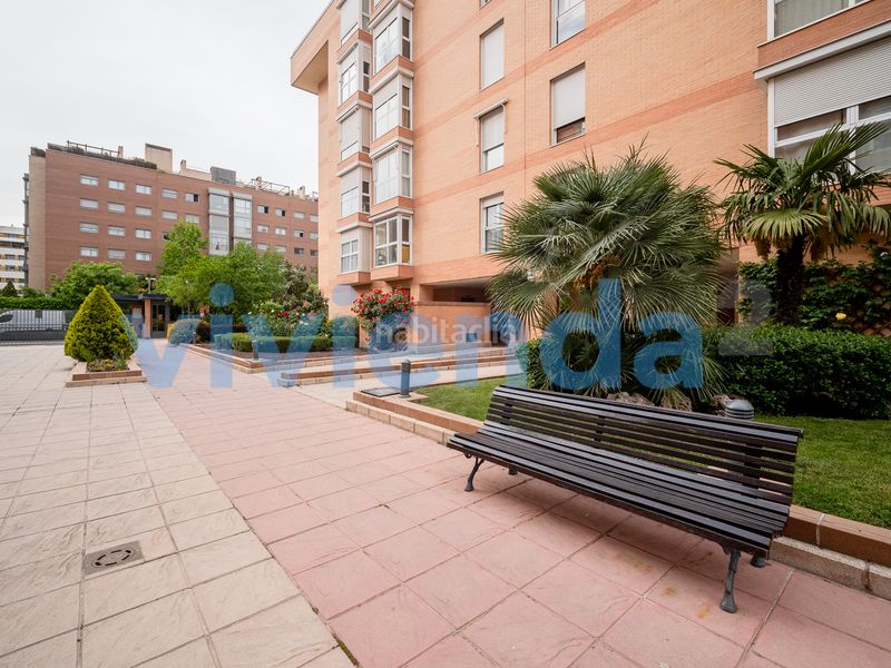 Foto 91f2d79b-ff07-44a5-9f24-5dfca8d0d03a. Pis amb calefacció aparcament piscina a Sanchinarro Madrid