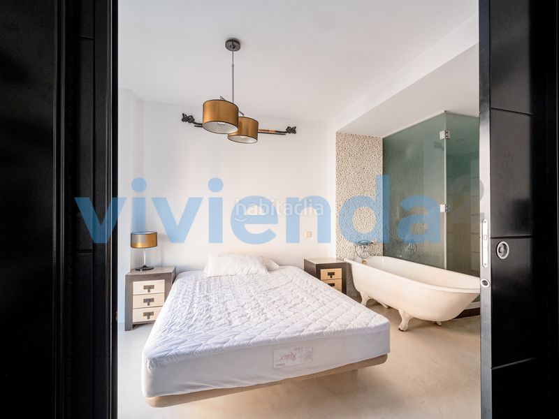 Foto a7e1d2fe-c2df-4cbc-b3ec-2a9d056efa5a. Pis amb calefacció aparcament piscina a Sanchinarro Madrid