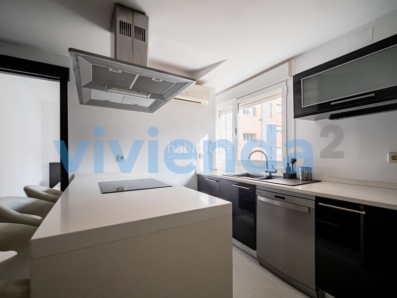 Foto b8f9f730-cd3d-42d3-8b91-1e87f5adde99. Pis amb calefacció aparcament piscina a Sanchinarro Madrid