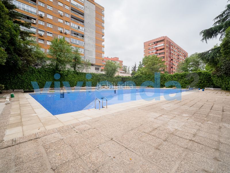 Foto a8a4f23f-6420-4c2a-8328-3e46c66d1872. Pis amb calefacció piscina a Colina Madrid