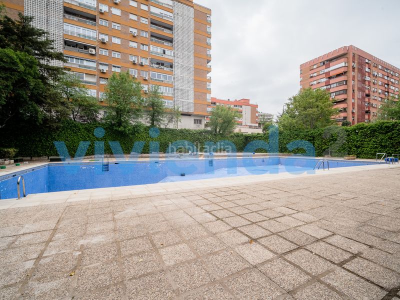 Foto c5092104-c8bf-4245-bf99-4a57d0745a04. Pis amb calefacció piscina a Colina Madrid