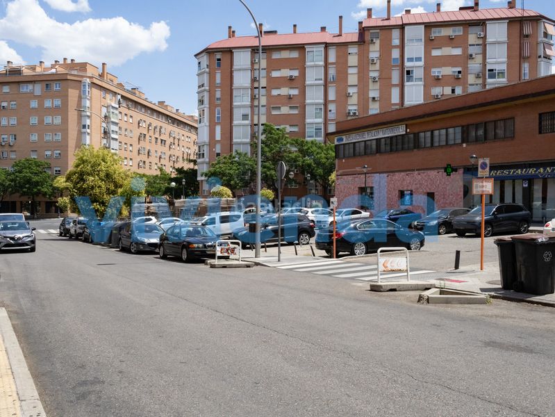 Foto 5d1ca695-ae3d-4700-b10a-615e2b51369e. Pis amb calefacció aparcament a Los Rosales Madrid
