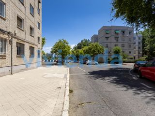 Pis  Calle de vélez rubio. Piso en apxf3stol santiago, 82 m2, 4 dormitorios, 1 baxf1os, 299