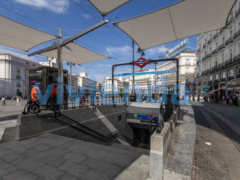 Foto ed75855d-bcb6-482a-8709-7e4bdab342e2. Aparcament cotxe a Sol Madrid