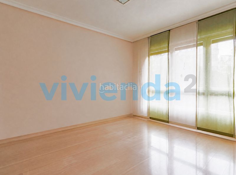 Foto bd8042f8-97dd-426d-a71a-9c35b73df4dd. Pis amb calefacció aparcament piscina a Legazpi Madrid