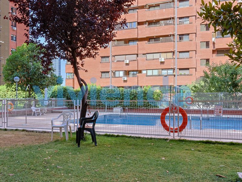 Foto 545d9144-675c-4676-a297-f55dc36a71a9. Pis amb aparcament piscina a Castilla Madrid