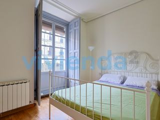 Miete Etagenwohnung  Calle segovia. Piso en palacio, 100 m2, 2 dormitorios, 1 baxf1os, 1.950 euros