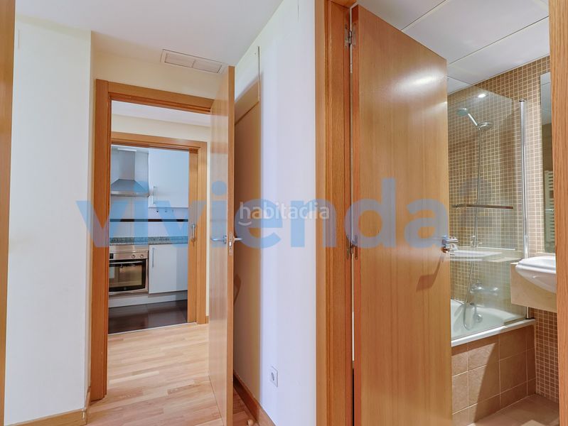 Foto e9e4701e-1147-4d9a-ae3c-badb79a74b5a. Pis amb calefacció aparcament piscina a Rejas Madrid