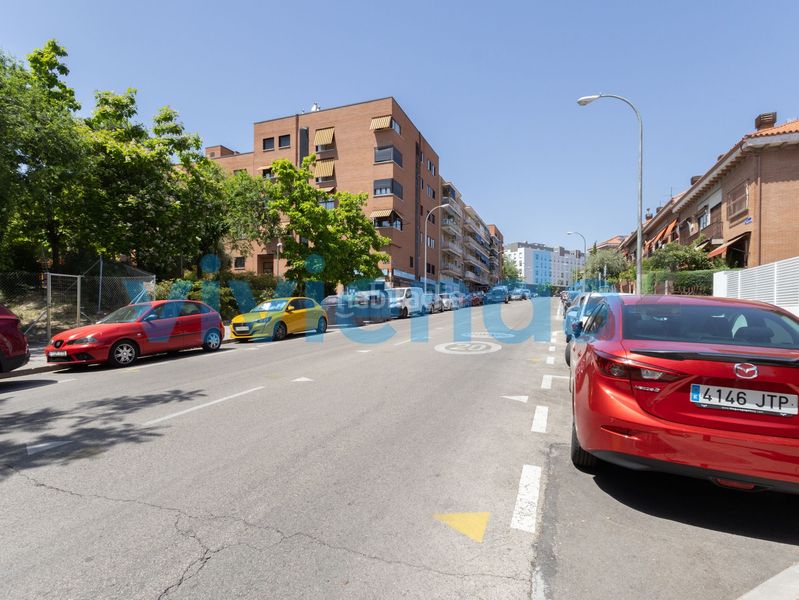 Foto a215a35d-ab19-4645-9e83-777747692344. Xalet amb calefacció aparcament a Concepción Madrid