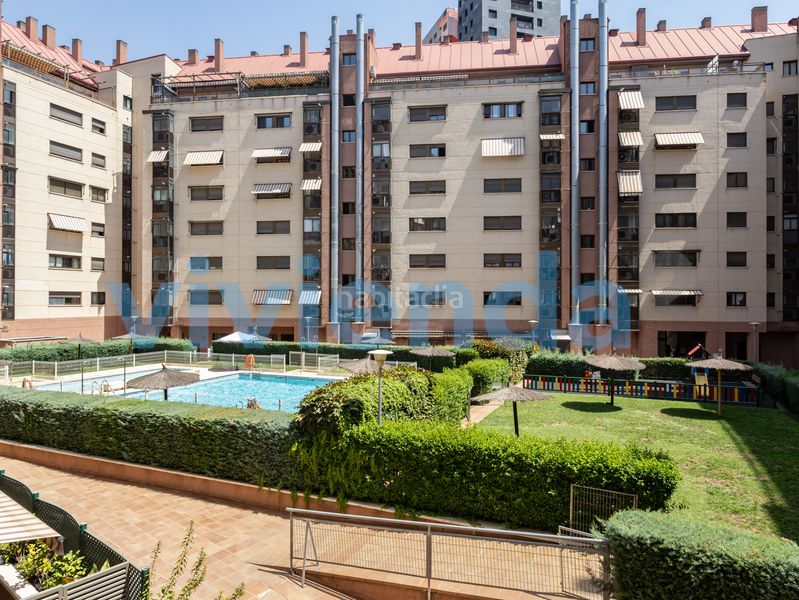 Foto 233bffee-8435-4c29-9136-275b5d07c315. Pis amb calefacció aparcament piscina a Sanchinarro Madrid