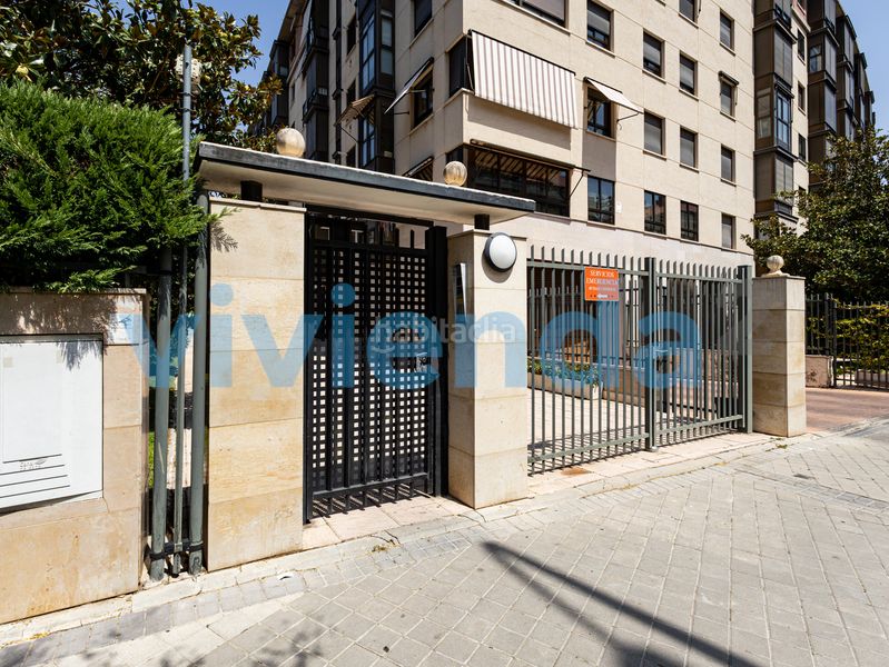 Foto 57391d01-d0b2-4634-b379-074f9e17f19e. Pis amb calefacció aparcament piscina a Sanchinarro Madrid