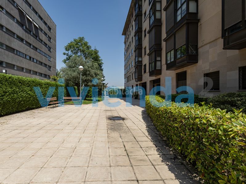 Foto c042cf3d-ea2f-4140-9f42-ffc5d4e7551c. Pis amb calefacció aparcament piscina a Sanchinarro Madrid