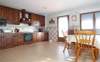 Chalet en Escalona. **casa independiente en venta - un oasis de espacio y confort**