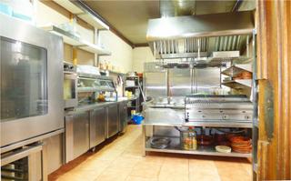 Local commercial à Escalona. **local en venta - oportunidad única en esquina estratégica**