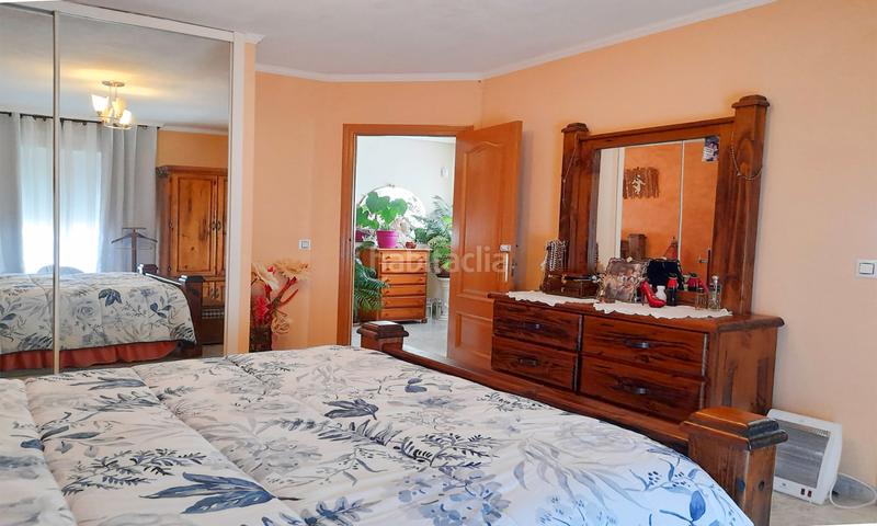 Foto 26a54c2c-44c5-48b4-abf4-7a4a67733bd8. Chalet avec parking dans Batres