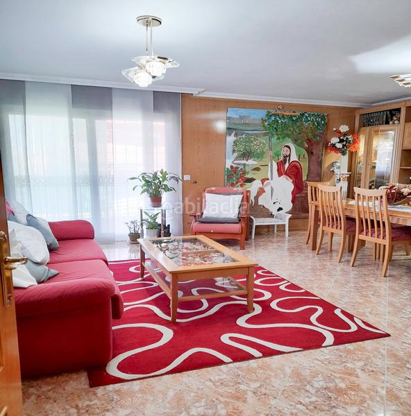 Foto 79c6c580-874e-4e38-ab7f-f6b1f5536d3e. Chalet avec parking dans Batres