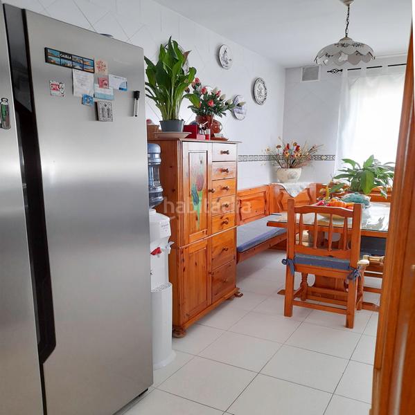 Foto 7b5c465b-65ee-41cc-a979-48e58b38817d. Chalet avec parking dans Batres