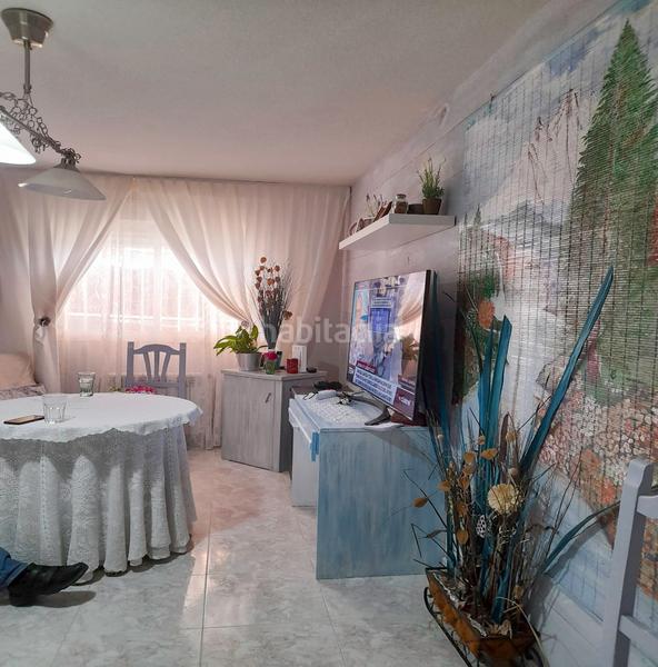 Foto c2d3a81a-6cb9-476a-8488-eac9e456b786. Chalet avec parking dans Batres