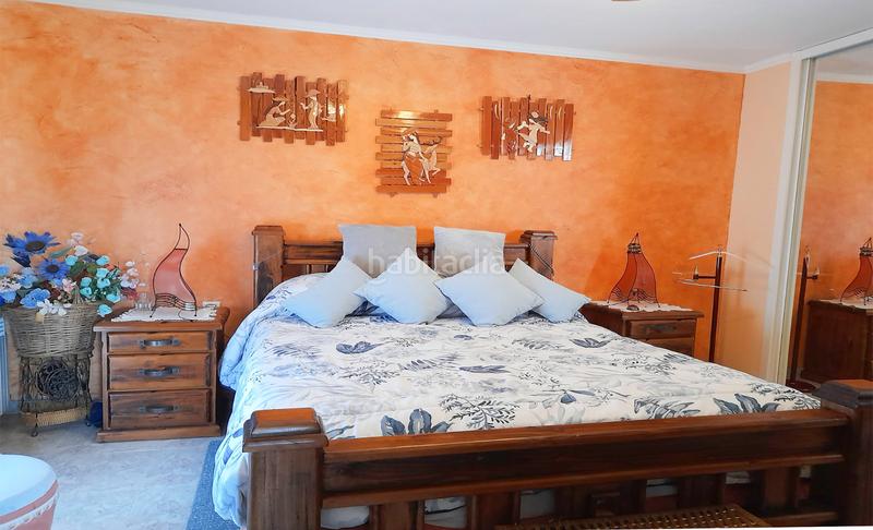 Foto d9f6db3a-2381-476a-89de-eb705ac8f097. Chalet avec parking dans Batres