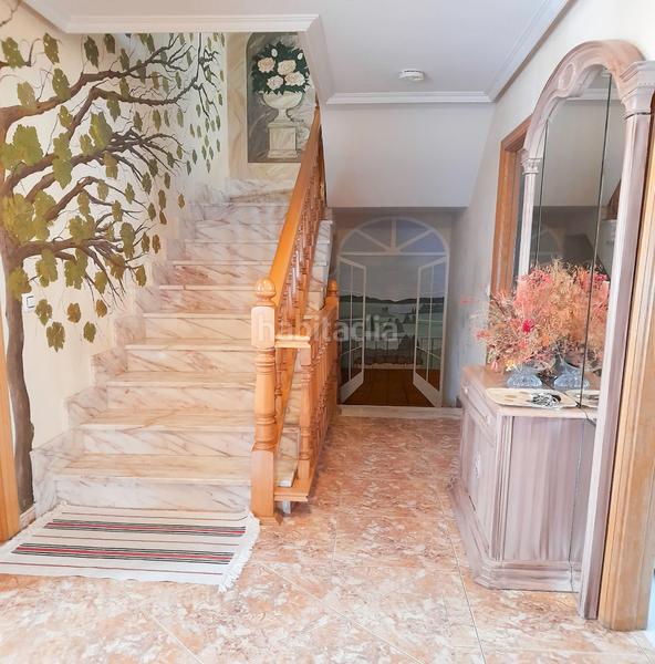 Foto ea91ee95-ddae-48d5-b6de-ac410e861a57. Chalet avec parking dans Batres