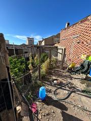 Casa  Calle las cercas. Casa en la zona de dosbarrios
