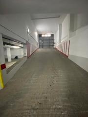 Aparcament cotxe  Calle de alpajés. Plaza de garaje en zona foso-moreras