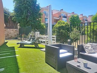 Chalet in Nuevo Aranjuez-Ciudad de las Artes. Chalet independiente en las artes con piscina
