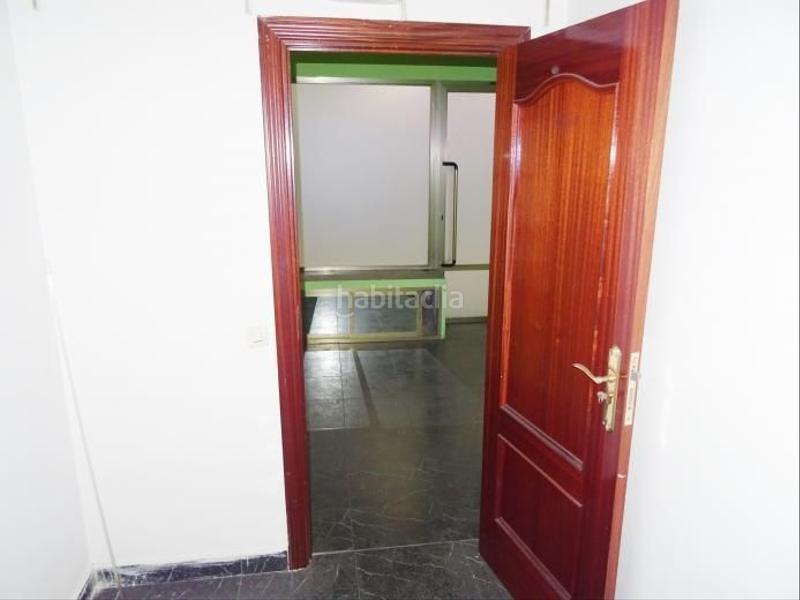 Foto 4c9fd0a0-10eb-429c-a516-35a307c3f846. Local comercial impresionante local de 67m en primera planta del centro comercial avenida dos de mayo situado en inmejorable ubicación y con baño en Móstoles